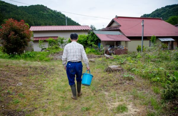 Early Summer Exclusive: Create a One-of-a-Kind Indigo-Dyed Work Learn and experience Japan’s oldest dyeing technique – “Sho-Aizome” image