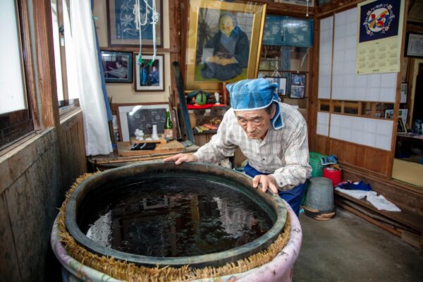 Early Summer Exclusive: Create a One-of-a-Kind Indigo-Dyed Work Learn and experience Japan’s oldest dyeing technique – “Sho-Aizome” image