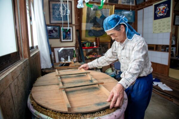 Early Summer Exclusive: Create a One-of-a-Kind Indigo-Dyed Work Learn and experience Japan’s oldest dyeing technique – “Sho-Aizome” image