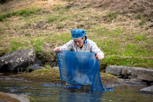 Early Summer Exclusive: Create a One-of-a-Kind Indigo-Dyed Work Learn and experience Japan’s oldest dyeing technique – “Sho-Aizome” image