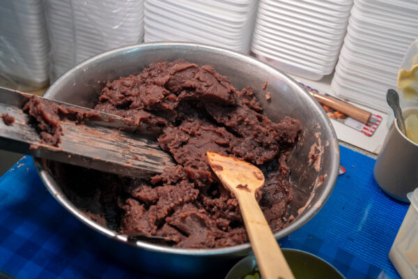 Explore a Showa Era Retro Shopping Street with a Local Guide – Mochi Pounding & Taiyaki Experience image